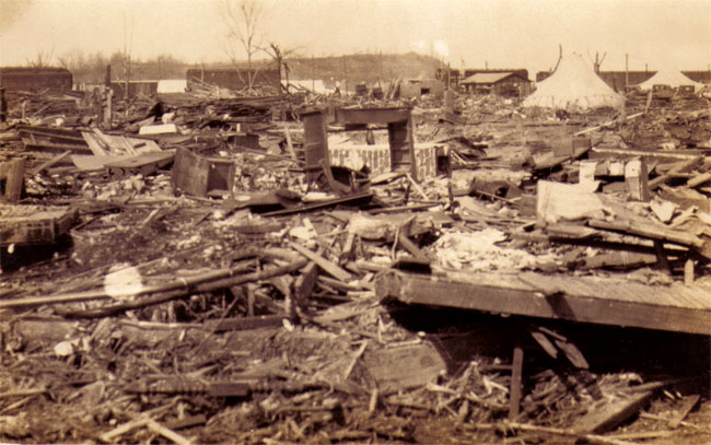 La distruzione portata dal Tri-State Tornado